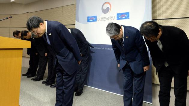 Executives of ministry of culture, sports and tourism release a statement of apology to the nation at the government complex in Sejong, South Korea on Monday. (Reuters file photo) Executives of ministry of culture, sports and tourism release a statement of apology to the nation at the government complex in Sejong, South Korea on Monday. (Reuters file photo)