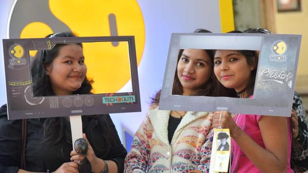 Visitors pose for a picture at the JLF 2017, in Jaipur, Rajasthan, India. (Prabhakar Sharma/HT Photo)