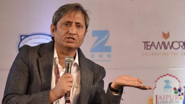 Ravish Kumar speaks during the session ‘Akbar: Kitna Itihas, Kitna Upanyas’. (Saumya Khandelwal/HT PHOTO)