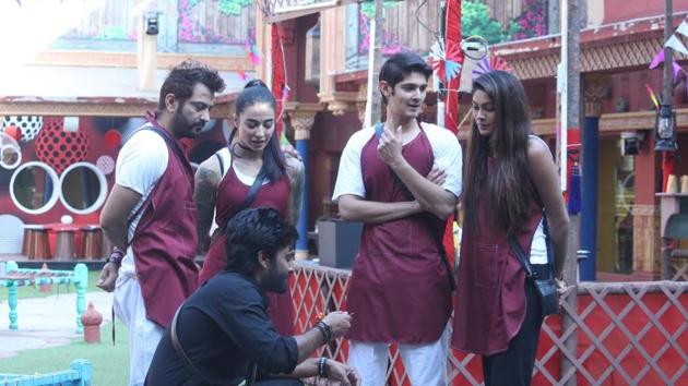 Manveer is the sanchalak of the dhaba task in Tuesday’s episode. (Colors) Manveer is the sanchalak of the dhaba task in Tuesday’s episode. (Colors)