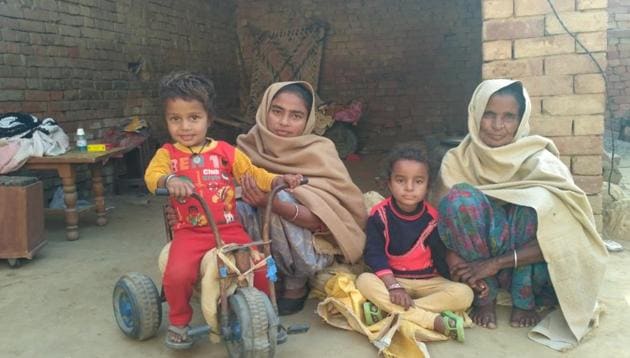 Bant Kaur along with her widow daughter-in-law and her two kids at Namol village near Sunam. (HT Photo) Bant Kaur along with her widow daughter-in-law and her two kids at Namol village near Sunam. (HT Photo)