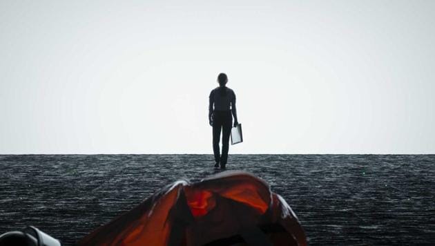 Arrival: When twelve mysterious spacecraft appear around the world, linguistics professor Louise Banks is tasked with interpreting the language of the apparent alien visitors.