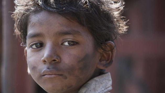 Lion: A five-year-old Indian boy gets lost on the streets of Calcutta, thousands of kilometers from home. He survives many challenges before being adopted by a couple in Australia; 25 years later, he sets out to find his lost family.
