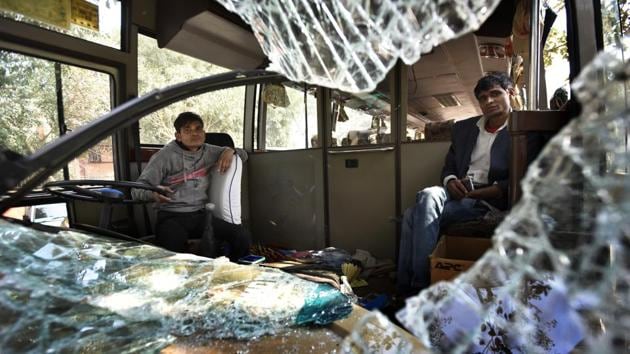 The bus was carrying about 30 people who were trapped inside till passersby broke the windows to rescue them. (Sushil Kumar/HT Photo) The bus was carrying about 30 people who were trapped inside till passersby broke the windows to rescue them. (Sushil Kumar/HT Photo)