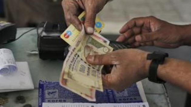 FM Jaitley said a large part of the Rs 15.4 lakh crore of old high denomination notes in circulation on November 8 have already been replaced and the Reserve Bank of India (RBI) has a very large amount of currency available to support any liquidity need.(AP file photo)