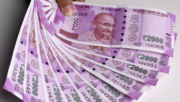 The new Rs 2000 currency notes. (Sonu Mehta/HT Photo) The new Rs 2000 currency notes. (Sonu Mehta/HT Photo)