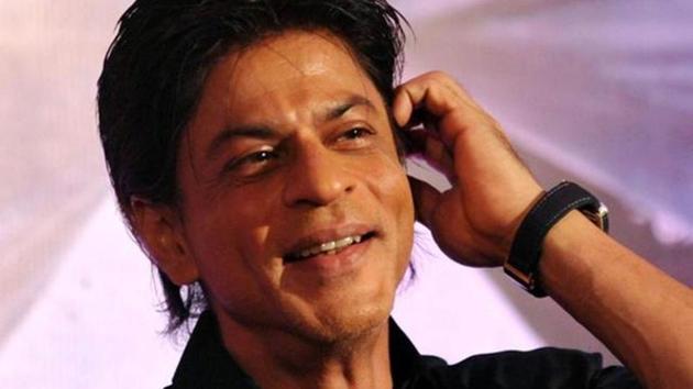 Shah Rukh Khan embarked on a journey on Tuesday from Mumbai to Delhi to promote Raees. Shah Rukh Khan embarked on a journey on Tuesday from Mumbai to Delhi to promote Raees.