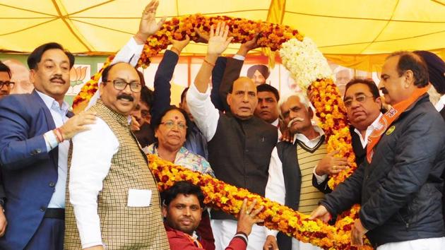 Union home minister Rajnath Singh being welcomed by BJP leaders at a rally in Punjab’s Abohar on Jan 24, 2017. (HT Photo) Union home minister Rajnath Singh being welcomed by BJP leaders at a rally in Punjab’s Abohar on Jan 24, 2017. (HT Photo)