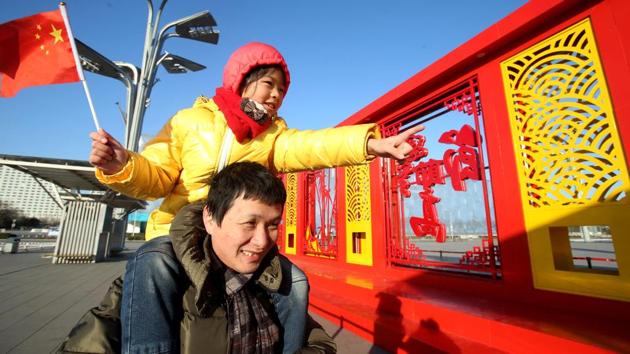 This photo taken on January 22, 2017 shows a Chinese man and his daughter visiting a window papercuts display at Beijing Olympic Park in Beijing. (AFP Photo) This photo taken on January 22, 2017 shows a Chinese man and his daughter visiting a window papercuts display at Beijing Olympic Park in Beijing. (AFP Photo)