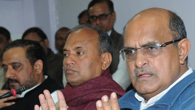 JD(U) general secretary KC Tyagi addressing a press conference in Patna(AP Dube/HT photo)