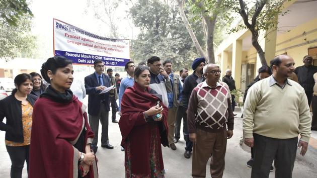 Residents (above) of Swasthya Vihar in east Delhi marched to the office of the DJB’s executive engineer (East-II) with a bottle of the dirty water.(Ravi Choudhary/HT PHOTO)