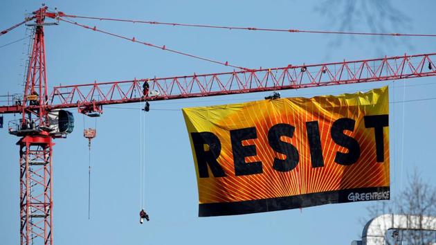Greenpeace activists hold an anti-Trump protest as they display a banner reading 'Resist' from a construction crane near the White House in Washington, U.S., January 25, 2017. REUTERS/Kevin Lamarque (REUTERS) Greenpeace activists hold an anti-Trump protest as they display a banner reading 'Resist' from a construction crane near the White House in Washington, U.S., January 25, 2017. REUTERS/Kevin Lamarque (REUTERS)