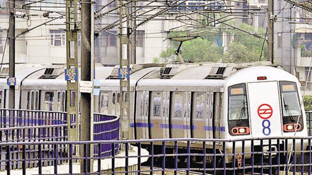 The NITI Aayog has requested the prime minister’s office (PMO) to take a call on increasing Delhi Metro passenger fares.(HT Photo)