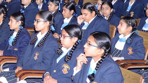 The government last year ordered that private unaided recognised schools built on land alloted by DDA or other government agencies on concessional rates or otherwise should not increase tuition fee without prior permission of the directorate.(HT file photo)