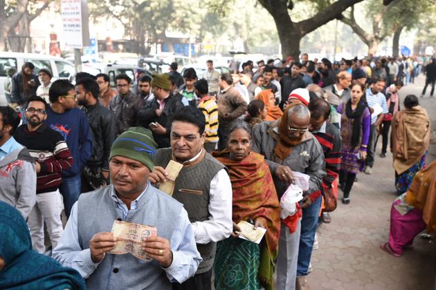 The Global Times said the demonetisation move resulted in severe mental and physical trauma for older citizens who spend hours in bank queues trying to deposit the scrapped notes.(Arun Sharma/ HT File)