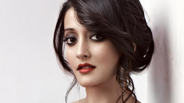 Actor Raima Sen says working with filmmaker Mani Ratnam is her dream. Actor Raima Sen says working with filmmaker Mani Ratnam is her dream.