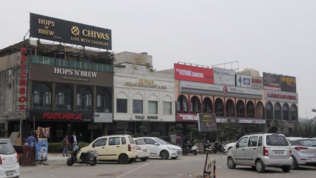 According to the Environment Ministry notification 2016, food joints and banquet halls are to set up wastewater treatment facilities for recycling water. (Parveen Kumar/HT Photo) According to the Environment Ministry notification 2016, food joints and banquet halls are to set up wastewater treatment facilities for recycling water. (Parveen Kumar/HT Photo)