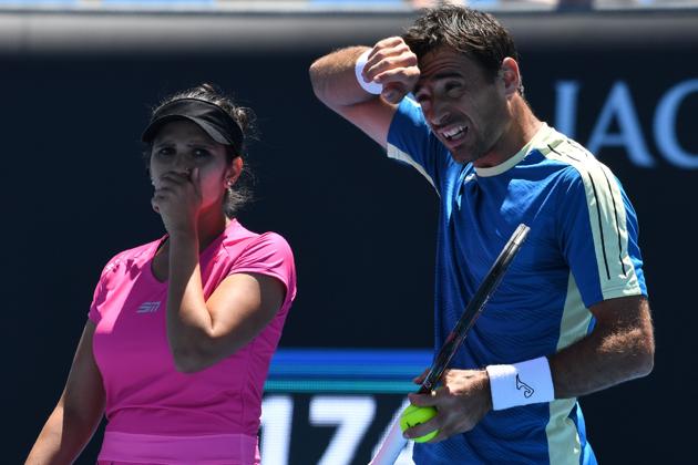 Sania Mirza and Ivan Dodig beat Gabriela Dabrowski and India's Rohan Bopanna to enter the mixed doubles semi-final. (AFP) 