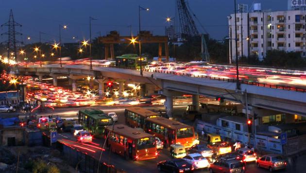 Traffic snarls are a perennial problem at Ashram Chowk. (Sanchit Khanna/HT) Traffic snarls are a perennial problem at Ashram Chowk. (Sanchit Khanna/HT)