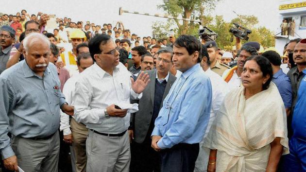 Union minister for Railways Suresh Prabhu (in blue shirt) interacts with railway officials at the train accident spot at Kuneru station in Andhra Pradesh on Tuesday. (PTI photo) Union minister for Railways Suresh Prabhu (in blue shirt) interacts with railway officials at the train accident spot at Kuneru station in Andhra Pradesh on Tuesday. (PTI photo)