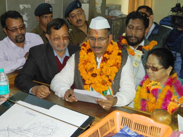 Uttarakhand Congress chief Kishore Upadhyay files nomination from Sahaspur on Friday. (SANTOSH KUMAR/HTPHOTO) Uttarakhand Congress chief Kishore Upadhyay files nomination from Sahaspur on Friday. (SANTOSH KUMAR/HTPHOTO)