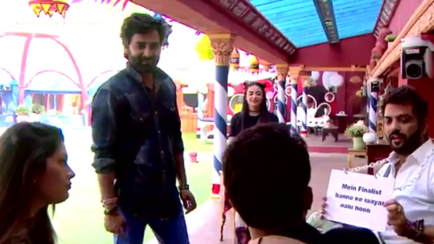 While Navin’s entry makes Manu the ‘undeserving’ finalist , Rishabh Sinha says he is everything wrong in Manu-Manveer friendship. (Colors) While Navin’s entry makes Manu the ‘undeserving’ finalist , Rishabh Sinha says he is everything wrong in Manu-Manveer friendship. (Colors)