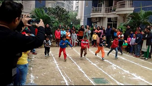 Students perform during a cultural programme at Ghaziabad police lines on Thursday. (HT PHOTO) Students perform during a cultural programme at Ghaziabad police lines on Thursday. (HT PHOTO)