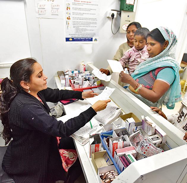 An Aam Adami Mohalla Clinic at Peeragarhi in New Delhi. The clinics, set up across the city, are a crucial link in providing primary health care in the Capital.(Virendra Singh Gosain/HT Photo)