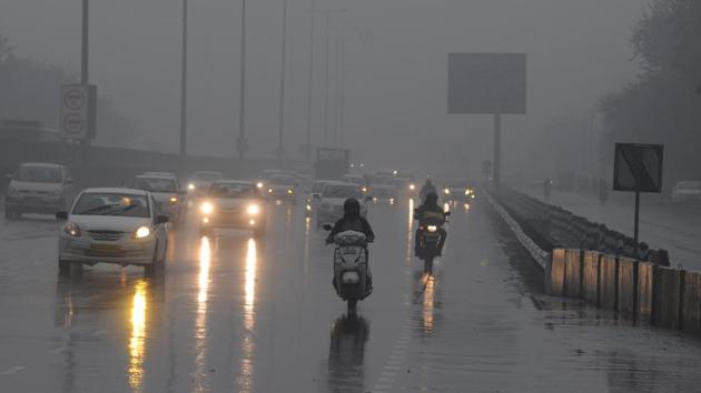 Apart from the seasonal flu, doctors also report an increase in cases of conjunctivitis and chicken pox. It rained heavily in Delhi on Thursday. Apart from the seasonal flu, doctors also report an increase in cases of conjunctivitis and chicken pox. It rained heavily in Delhi on Thursday.