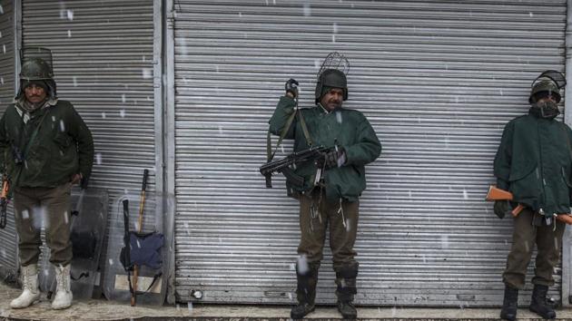 Pararamilitary soldiers stand guard on the eve of the Republic Day as it snows in Srinagar, Jammu and Kashmir, Wednesday, Jan. 25, 2017.(AP) Pararamilitary soldiers stand guard on the eve of the Republic Day as it snows in Srinagar, Jammu and Kashmir, Wednesday, Jan. 25, 2017.(AP)