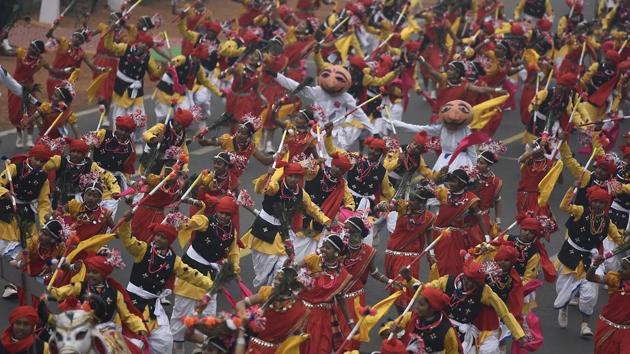 School students from cultural centre of Nagpur perform the Saila Dance. (Raj K Raj/HT PHOTO)