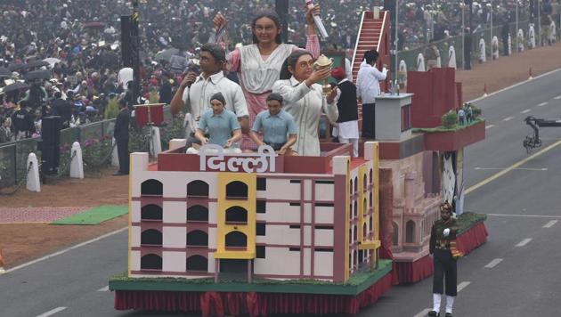 Delhi’s tableau featured a replica of the iconic Jantar Mantar and Ludlow Castle, a heritage building that wasurned into a high school after Independence of India(Raj K Raj/ HT photo) Delhi’s tableau featured a replica of the iconic Jantar Mantar and Ludlow Castle, a heritage building that wasurned into a high school after Independence of India(Raj K Raj/ HT photo)