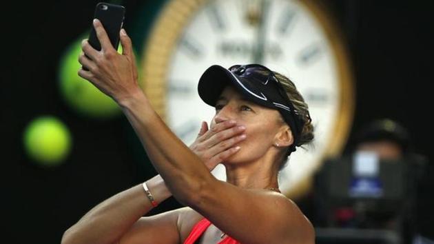 Mirjana Lucic-Baroni takes a photo after losing her Women's singles semi-final match against Serena Williams. (REUTERS)