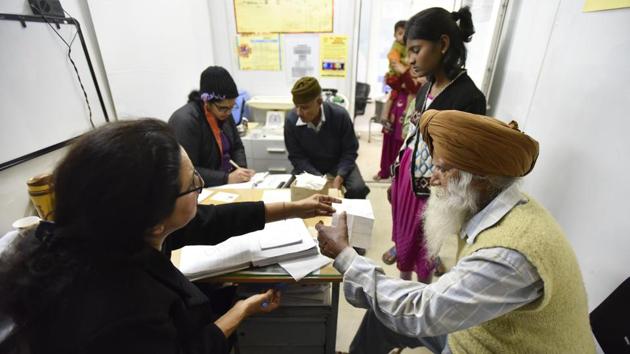 A Mohalla Clinic at Peeragarhi in New Delhi.(Hindustan Times)