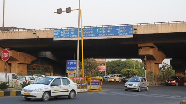 Several road projects such as the work on the three major underpasses at Rajiv Chowk, Signature Tower crossing and Iffco Chowk on the Delhi-Gurgaon Expressway are expected to be completed this year. (HT File Photo) Several road projects such as the work on the three major underpasses at Rajiv Chowk, Signature Tower crossing and Iffco Chowk on the Delhi-Gurgaon Expressway are expected to be completed this year. (HT File Photo)