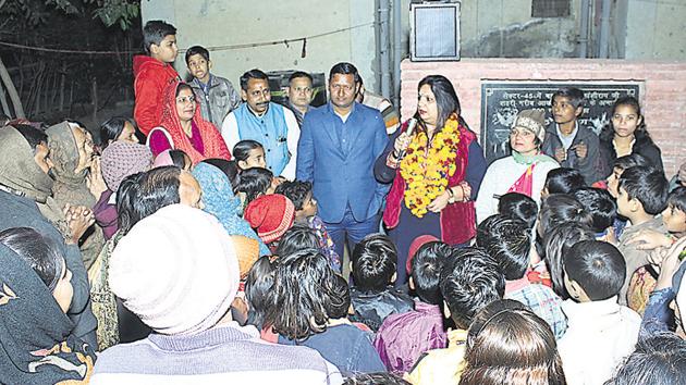 BSP candidate Ravikant Mishra’s wife Puja Mishra visited sectors 44 and 45 along with other women supporters from the party. BSP candidate Ravikant Mishra’s wife Puja Mishra visited sectors 44 and 45 along with other women supporters from the party.