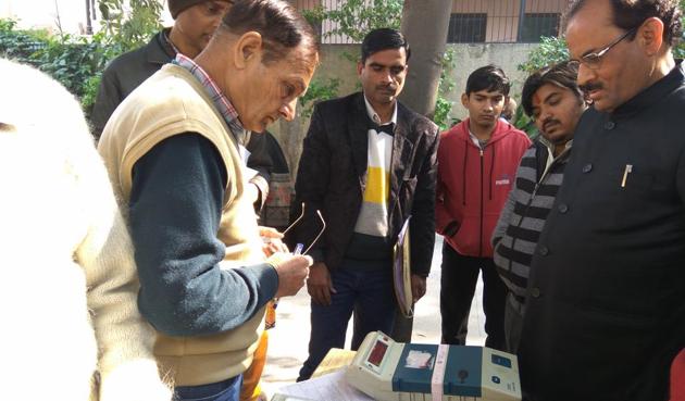 For the past two weeks, a two-minute short film on voter awareness has been doing the rounds in the cinema halls and multiplexes of Noida. (HT Photo) For the past two weeks, a two-minute short film on voter awareness has been doing the rounds in the cinema halls and multiplexes of Noida. (HT Photo)