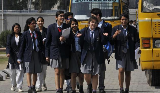 The drive by Noida traffic police will go a long way in ensuring the safety of children riding home in school buses. (Burhaan Kinu/HT) The drive by Noida traffic police will go a long way in ensuring the safety of children riding home in school buses. (Burhaan Kinu/HT)