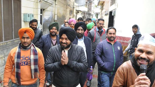 AAP candidate from Batala Gurpreet Singh Waraich campaigning ahead of elections on Wednesday. (Keshav Singh/HT Photo) AAP candidate from Batala Gurpreet Singh Waraich campaigning ahead of elections on Wednesday. (Keshav Singh/HT Photo)