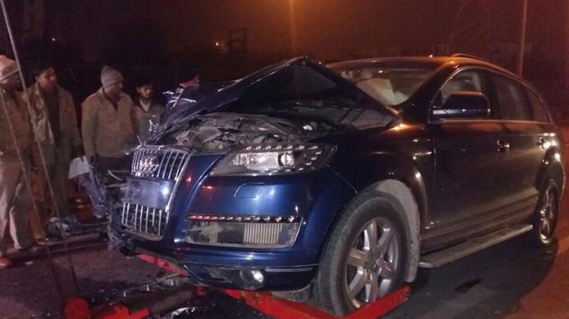 The Audi SUV that hit the auto in Ghaziabad.(Sakib Ali/HT Photo)