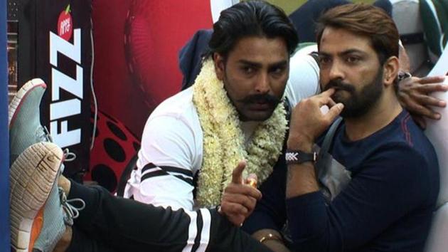 How about this one? The classic Manu-Manveer jodi, conspiring against someone...