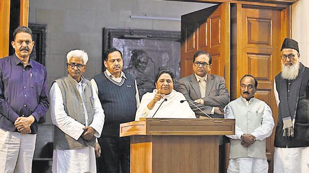 BSP national president Mayawati, general secretary SC Mishra, general secretary Naseemuddin Siddiqui, QED leader Afzal Ansari, Abbas Ansari, Sibgatulla Ansari and retired high court judge, Sabhajeet Singh Yadav in Lucknow on Thursday.(HT Photo) BSP national president Mayawati, general secretary SC Mishra, general secretary Naseemuddin Siddiqui, QED leader Afzal Ansari, Abbas Ansari, Sibgatulla Ansari and retired high court judge, Sabhajeet Singh Yadav in Lucknow on Thursday.(HT Photo)