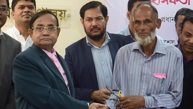 Last month, a railway lineman, Billal Hossain Mazumder, also risked his life by dragging a man off the track a moment before a train approached. He was rewarded by the authorities.(AFP file) Last month, a railway lineman, Billal Hossain Mazumder, also risked his life by dragging a man off the track a moment before a train approached. He was rewarded by the authorities.(AFP file)