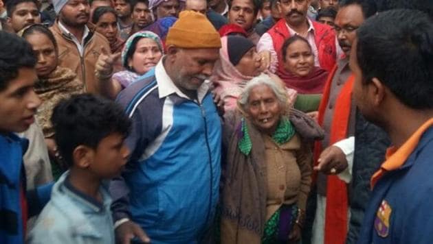 The family members of 65-year-old Singhasan Yadav who murdered, allegedly by four neighbours, have ruled out any communal angle to the incident. Members of a Hindu outfit had come to the area on the day of the murder and tried to give it a communal colour, ahead of UP assembly elections which are scheduled in Ghaziabad for February 11.(HT File) The family members of 65-year-old Singhasan Yadav who murdered, allegedly by four neighbours, have ruled out any communal angle to the incident. Members of a Hindu outfit had come to the area on the day of the murder and tried to give it a communal colour, ahead of UP assembly elections which are scheduled in Ghaziabad for February 11.(HT File)
