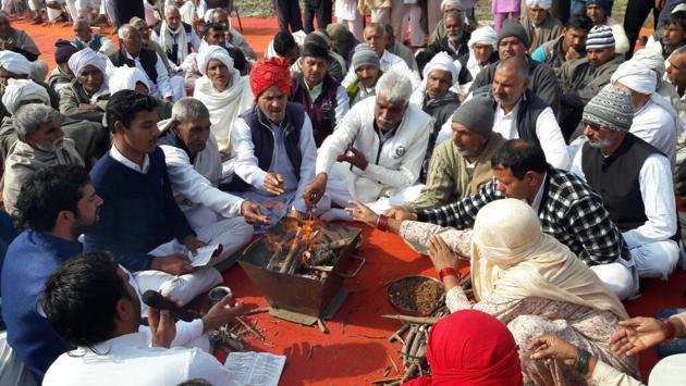 Jat group performing havan in Jassia village before starting their protest. (Manoj Dhaka/HT Photo) Jat group performing havan in Jassia village before starting their protest. (Manoj Dhaka/HT Photo)