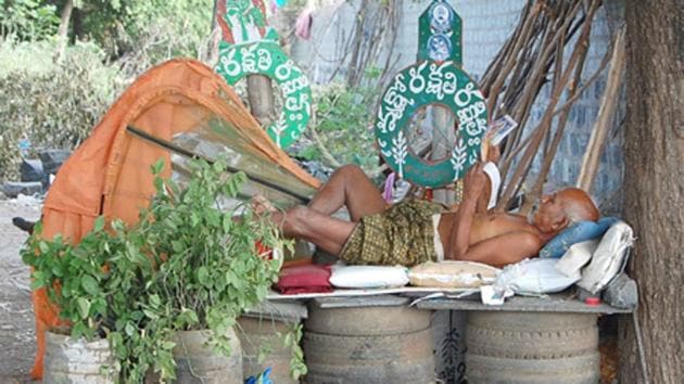 Daripalli Ramaiah, has planted 10 million saplings.(HT Photo)
