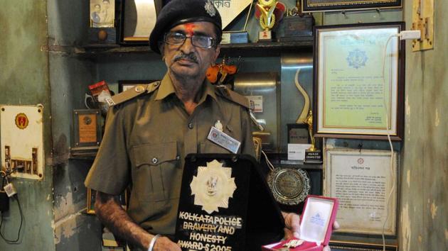 Over the past four decades, Bipin Ganatra has fought more than 100 fires. (Subhankar Chakraborty/HT photo) Over the past four decades, Bipin Ganatra has fought more than 100 fires. (Subhankar Chakraborty/HT photo)
