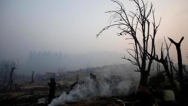 Burnt trees and the remains of houses are seen after a wildfire at the country's central-south regions, in Santa Olga, Chile January 28, 2017. (Carlos Vera / REUTERS) Burnt trees and the remains of houses are seen after a wildfire at the country's central-south regions, in Santa Olga, Chile January 28, 2017. (Carlos Vera / REUTERS)