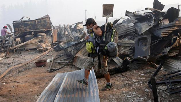 A man walks among the remains of burnt houses after a wildfire at the country's central-south regions, in Santa Olga, Chile January 28, 2017. (Carlos Vera / REUTERS) A man walks among the remains of burnt houses after a wildfire at the country's central-south regions, in Santa Olga, Chile January 28, 2017. (Carlos Vera / REUTERS)