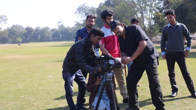 Dr Satish Rai with his all-Girmitiya crew shooting his film 'Vijaypath - a road to victory' at Golf Club Lucknow. Rai will film ‘Awaaz — the Girmit Conspiracy’ in UP after the assembly election.(HT Photo)